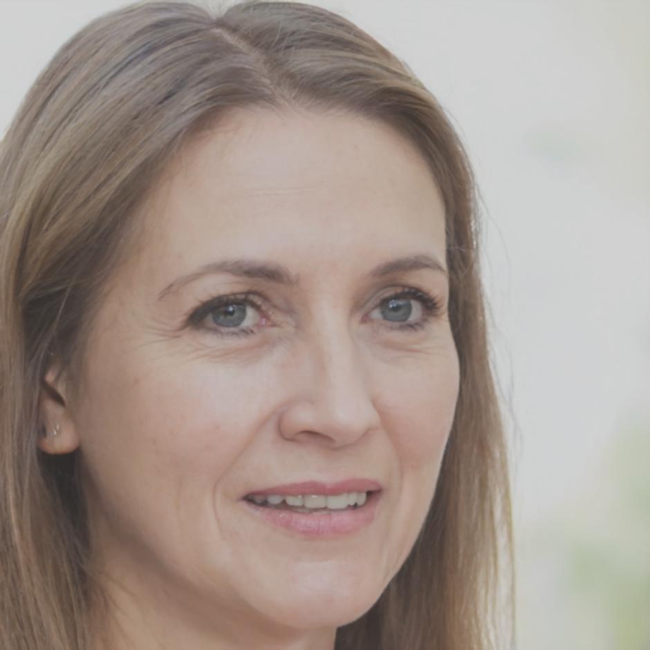 Sarah Weber, Finanzanalystin